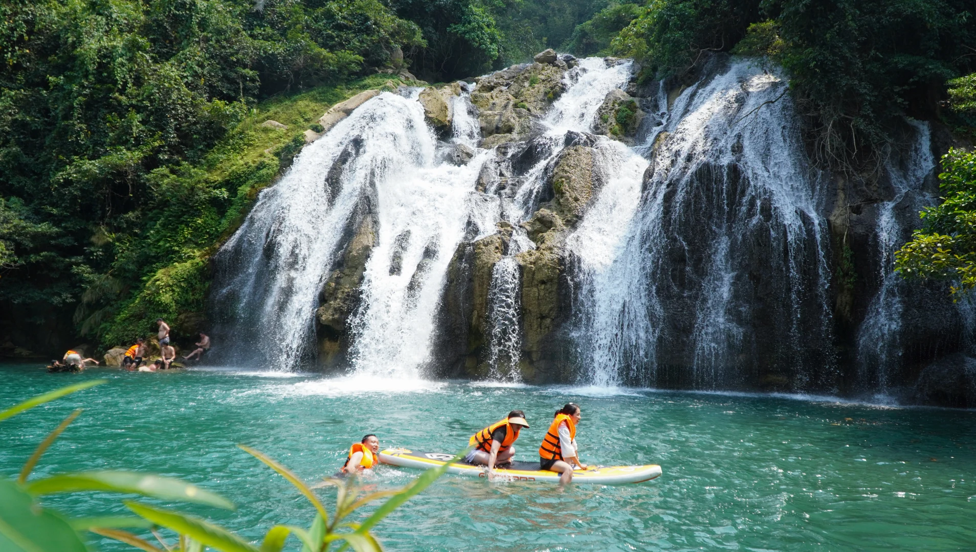Những “nhịp cầu” đưa du khách về bản