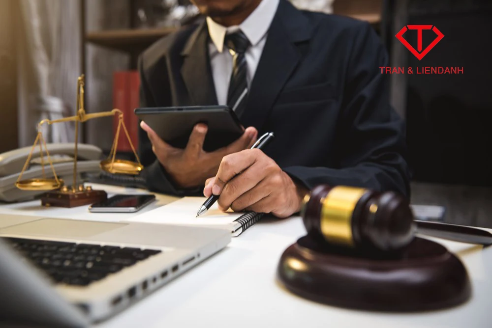 Thu hồi công nợ rồi chiếm đoạt, 2 đối tượng bị khởi tố tội “Tham ô tài sản”