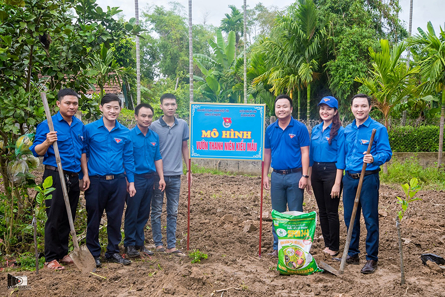 Phát huy sức trẻ, đồng hành với nông dân