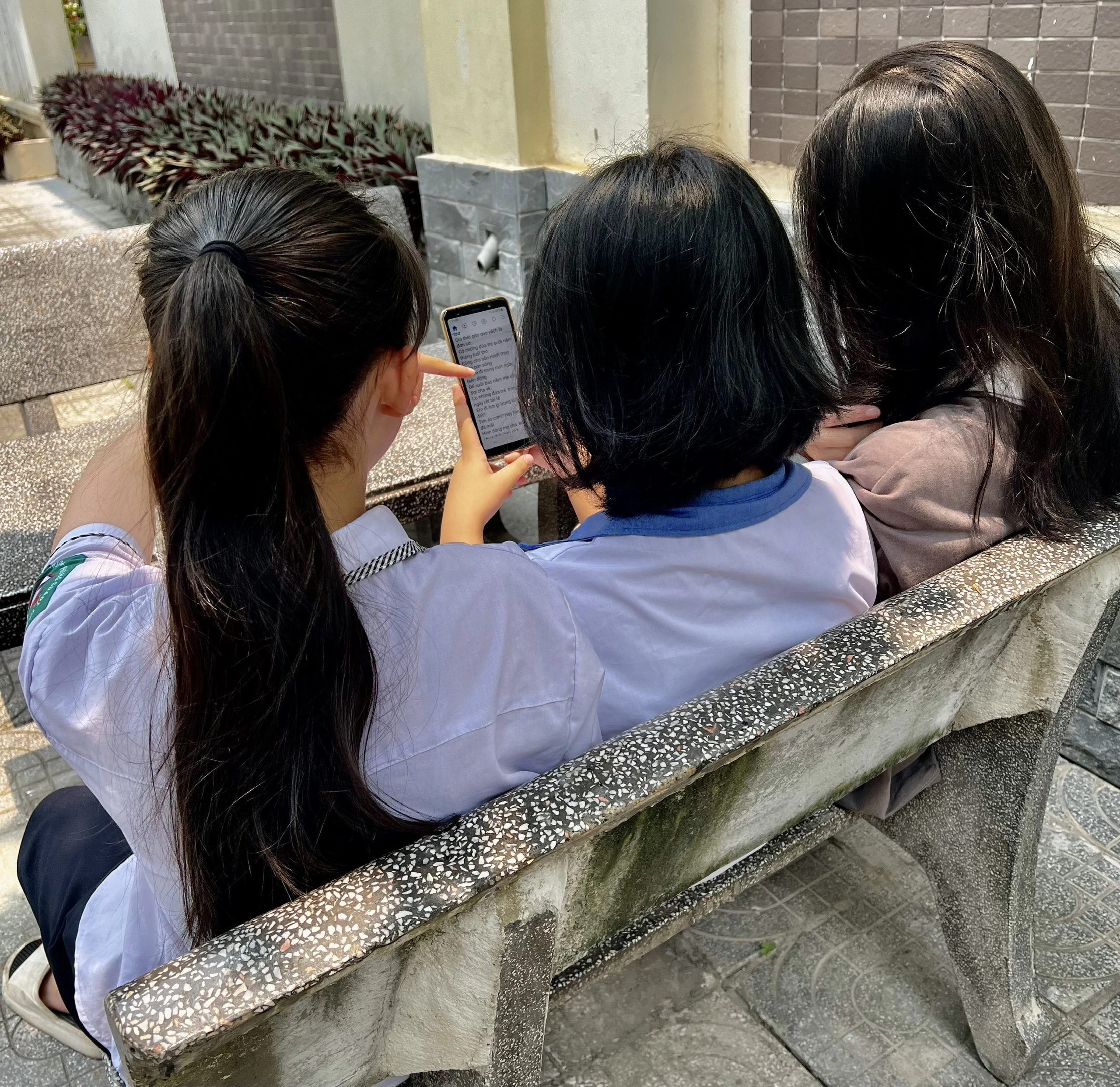 Lá đơn thấm đẫm tình người