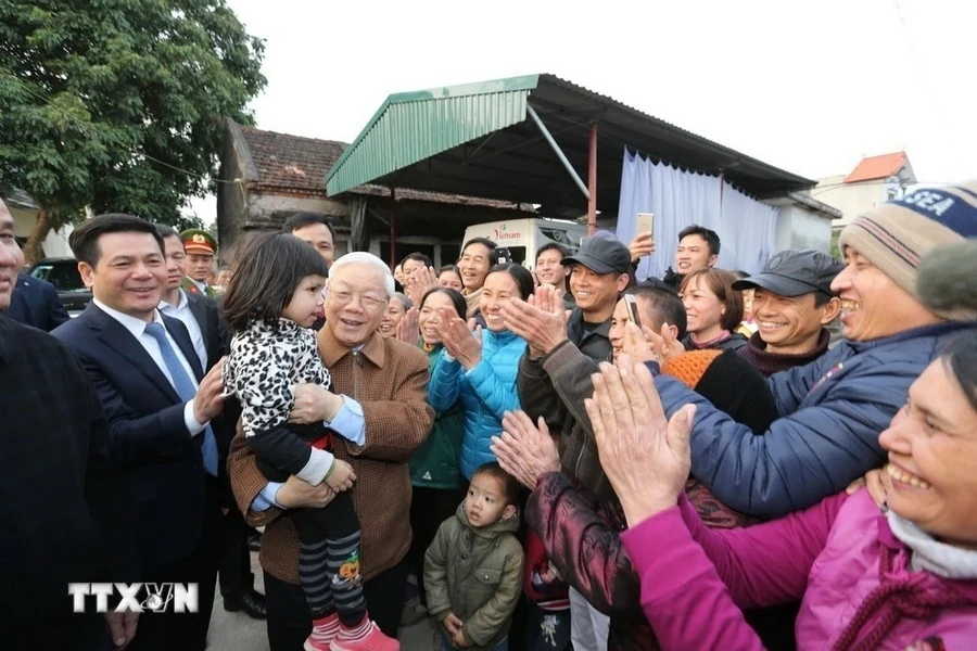 Xúc động hình ảnh Tổng Bí thư Nguyễn Phú Trọng với đồng bào, chiến sĩ cả nước