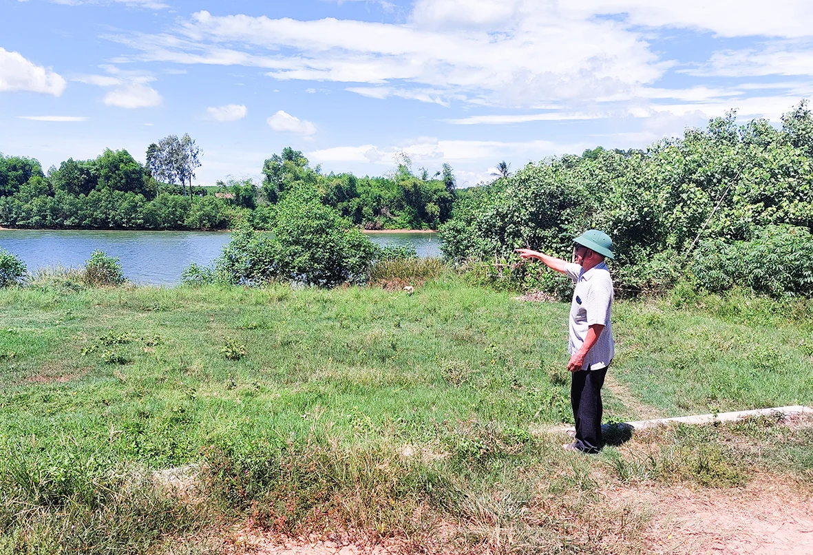 Back to border area. Part 1: A river with one bank