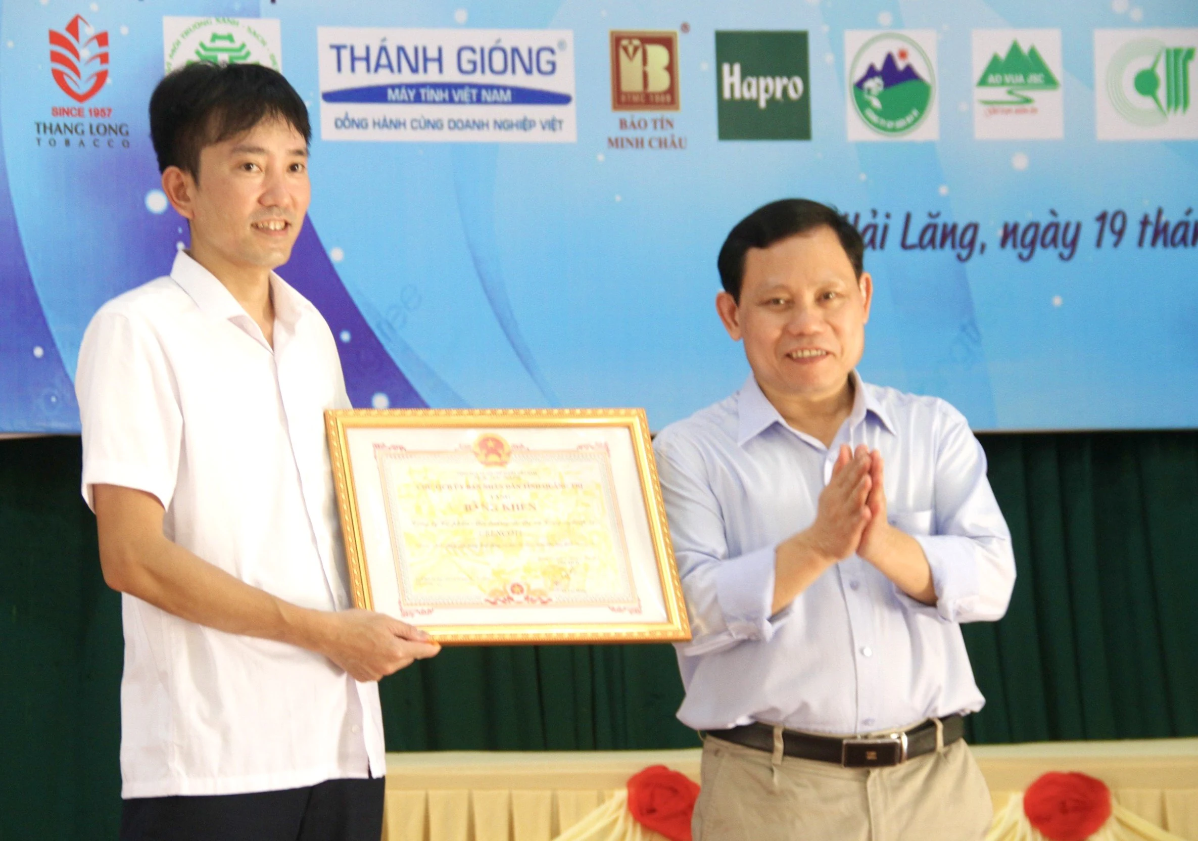 Chương trình “Nghĩa tình tháng 7” - năm 2024: Tặng 106 suất quà cho các đối tượng chính sách tại huyện Hải Lăng
