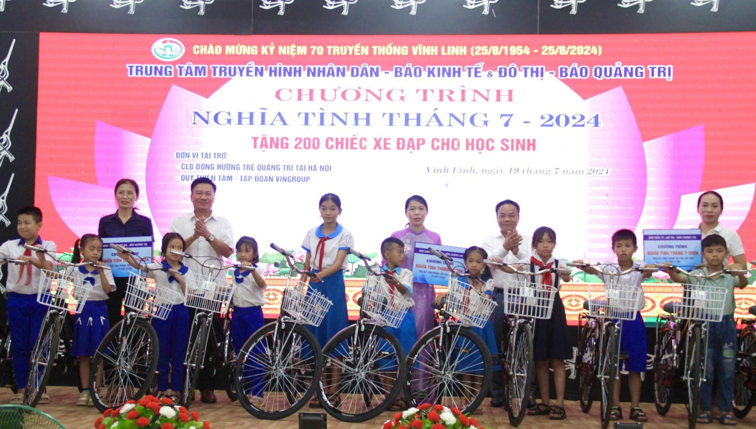 Chương trình “Nghĩa tình tháng 7” - năm 2024: Trao tặng 200 chiếc xe đạp cho học sinh huyện Vĩnh Linh