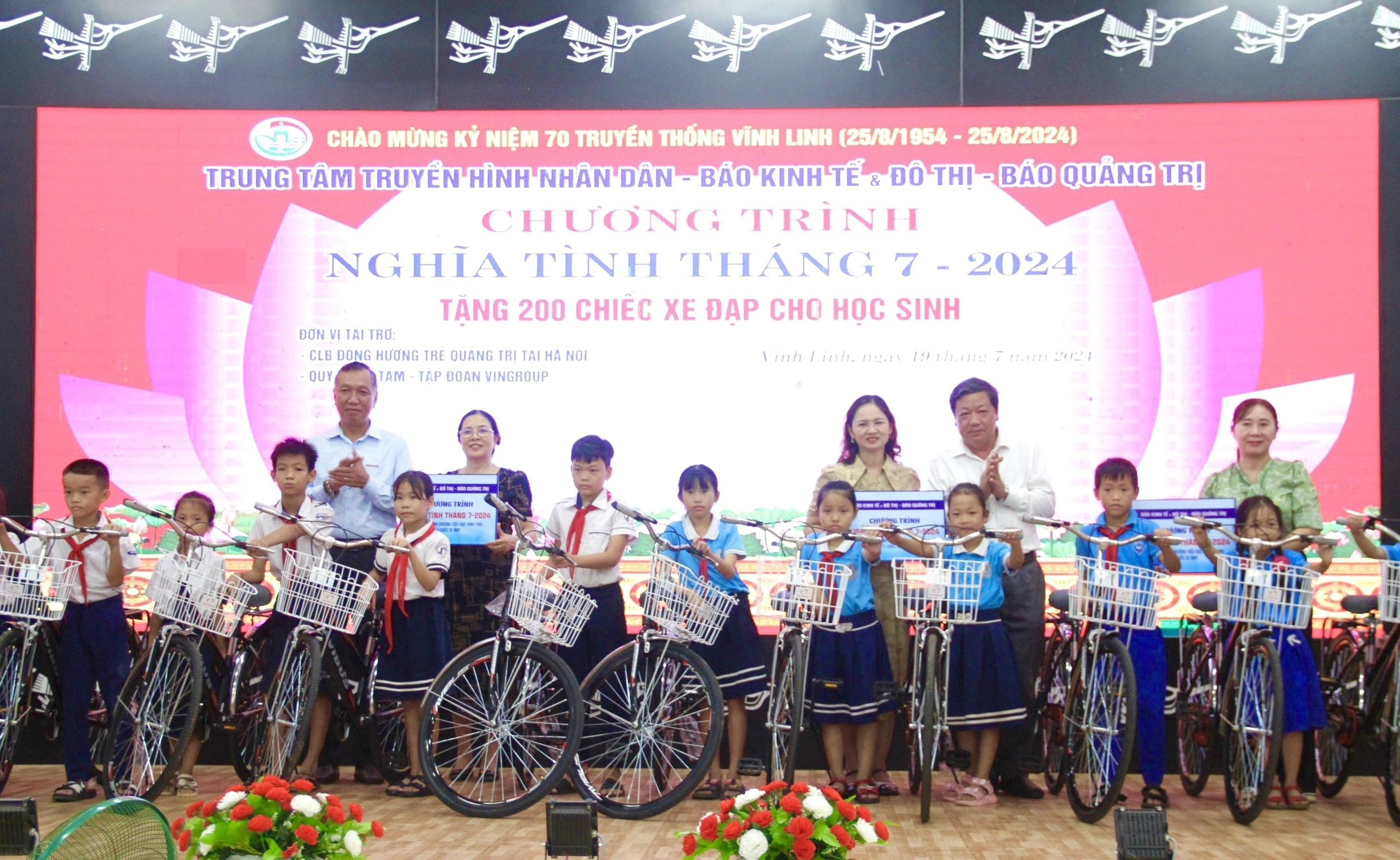 Chương trình “Nghĩa tình tháng 7” - năm 2024: Trao tặng 200 chiếc xe đạp cho học sinh huyện Vĩnh Linh
