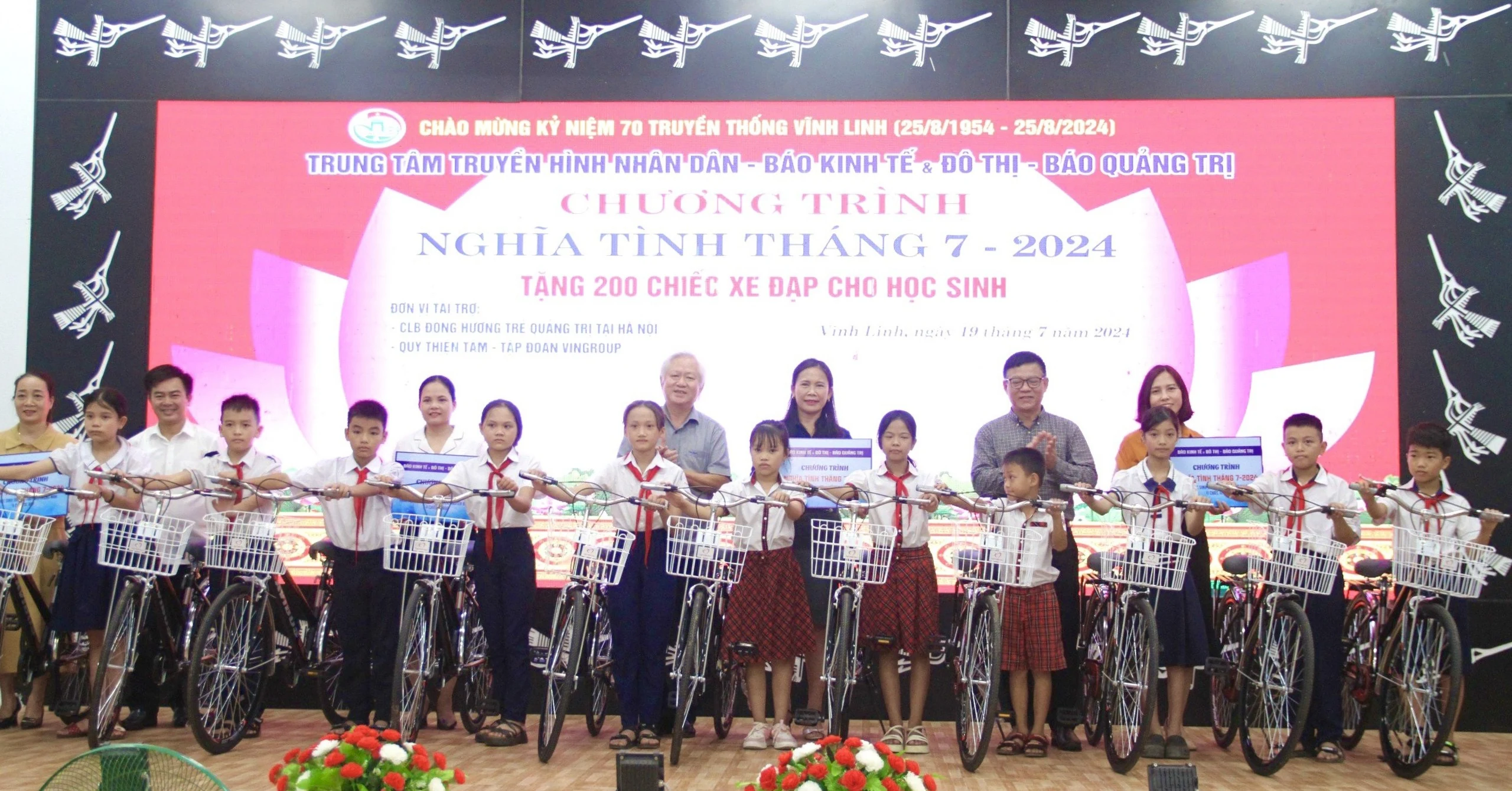 Chương trình “Nghĩa tình tháng 7” - năm 2024: Trao tặng 200 chiếc xe đạp cho học sinh huyện Vĩnh Linh