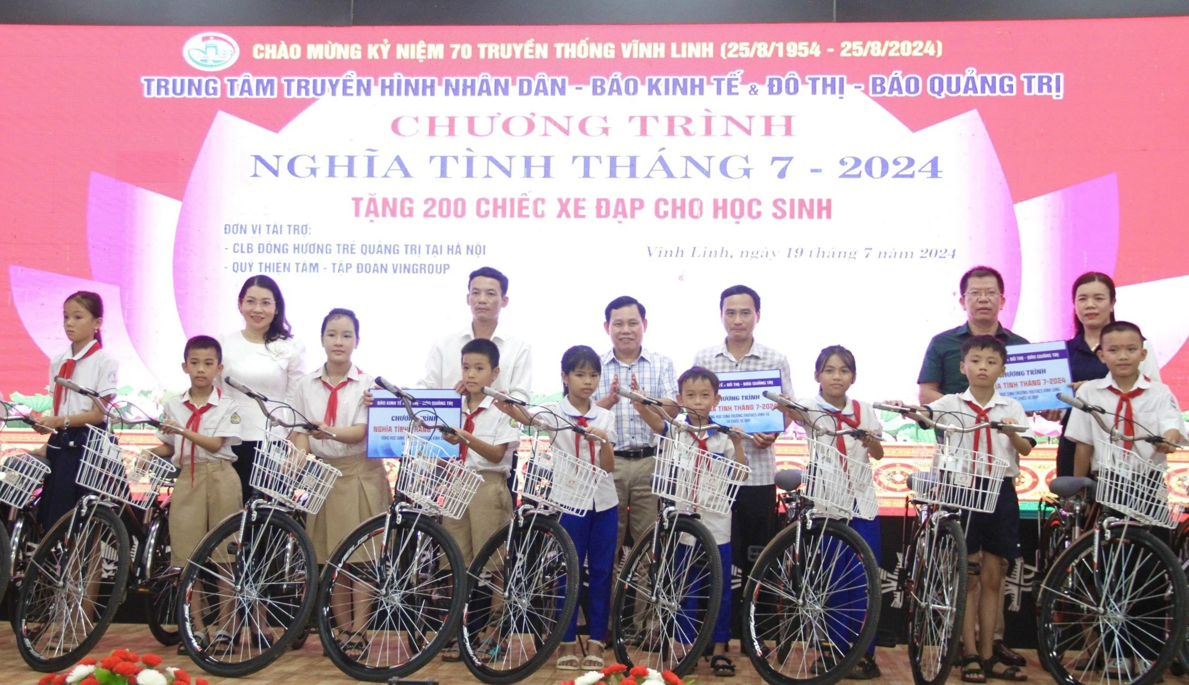 Chương trình “Nghĩa tình tháng 7” - năm 2024: Trao tặng 200 chiếc xe đạp cho học sinh huyện Vĩnh Linh