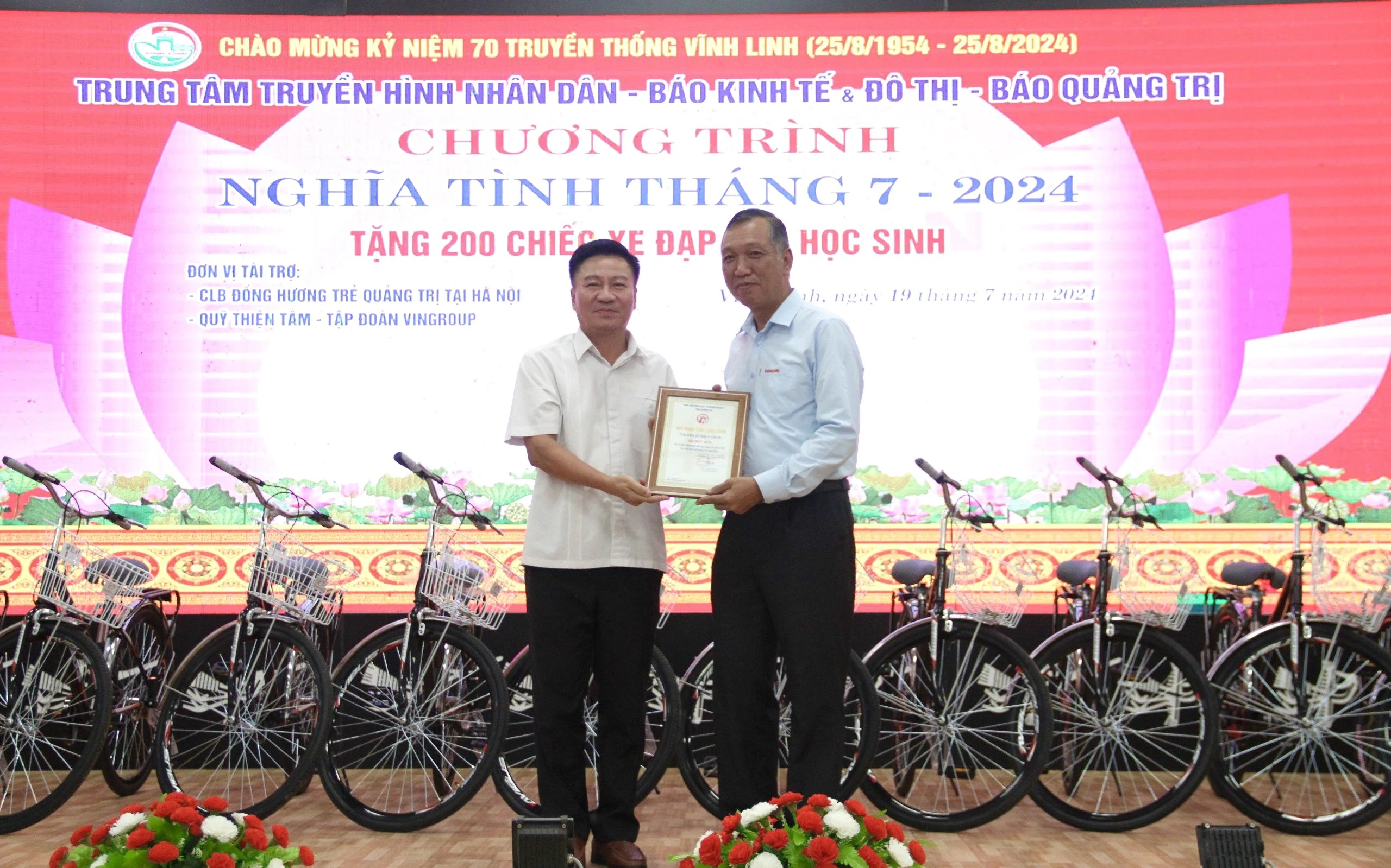 Chương trình “Nghĩa tình tháng 7” - năm 2024: Trao tặng 200 chiếc xe đạp cho học sinh huyện Vĩnh Linh