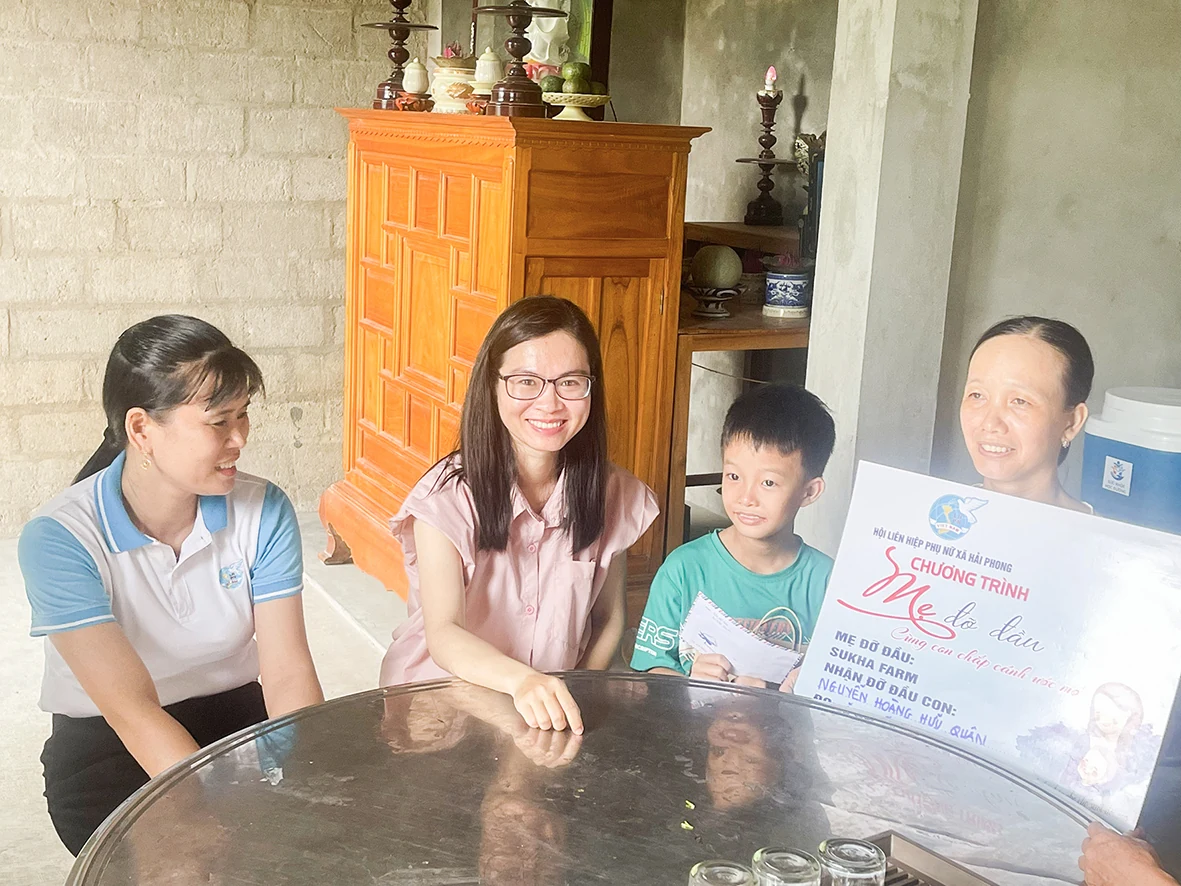 “Mẹ đỡ đầu” 9x của trẻ mồ côi