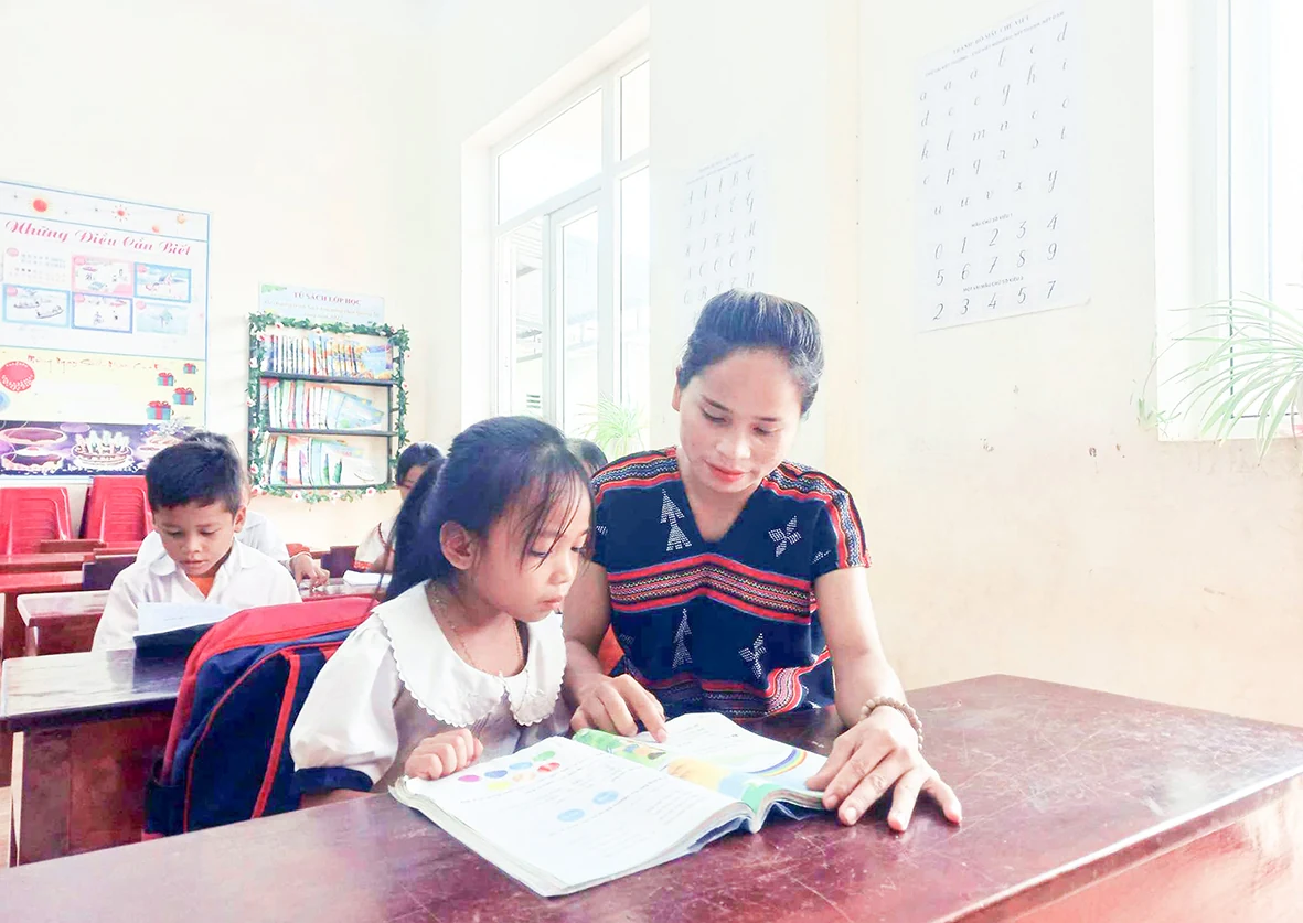Nâng bước trẻ vùng cao đến với con chữ
