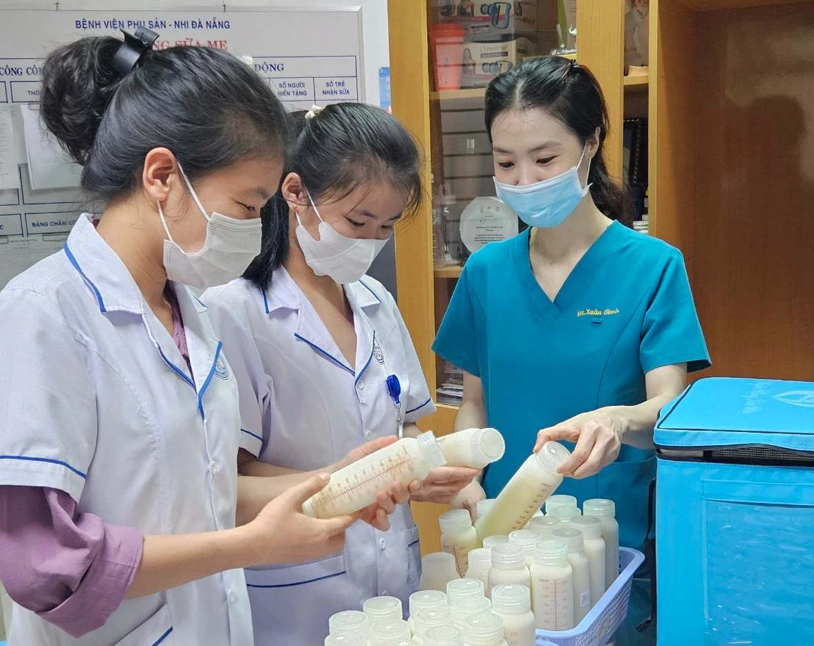 Tiếp sức trẻ sơ sinh bằng ngân hàng sữa mẹ vệ tinh