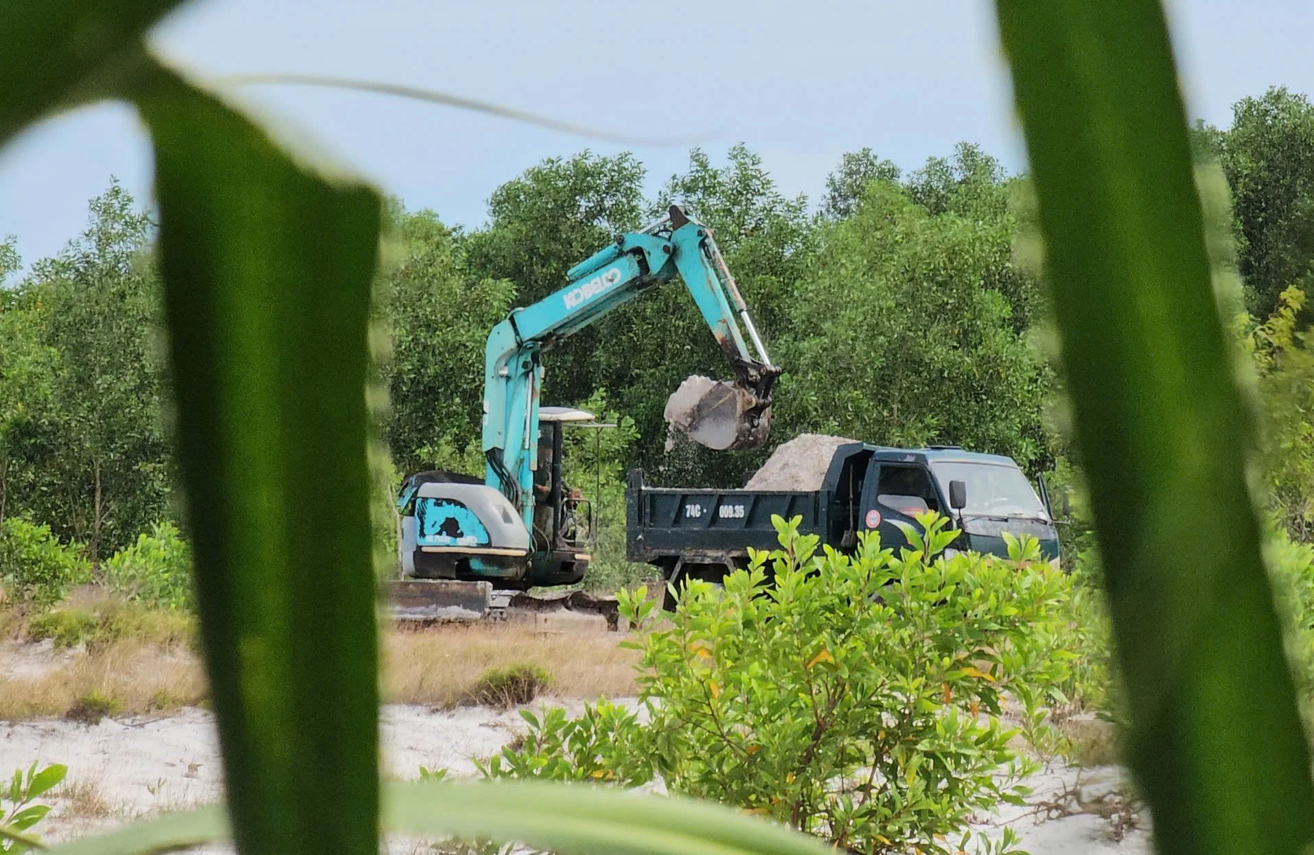 Hồi âm bài: “Cần xử lý dứt điểm việc ngang nhiên khai thác cát trắng trái phép ở Gio Mai”: UBND huyện Gio Linh yêu cầu khẩn trương vào cuộc xử lý
