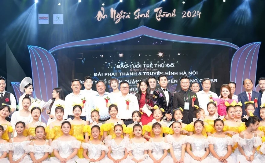 Rưng rưng xúc động chương trình nghệ thuật “Ơn nghĩa sinh thành 2024”