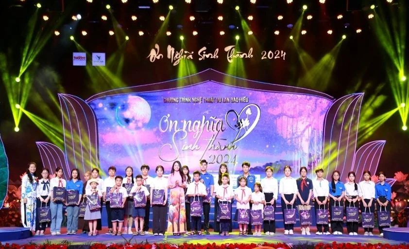 Rưng rưng xúc động chương trình nghệ thuật “Ơn nghĩa sinh thành 2024”