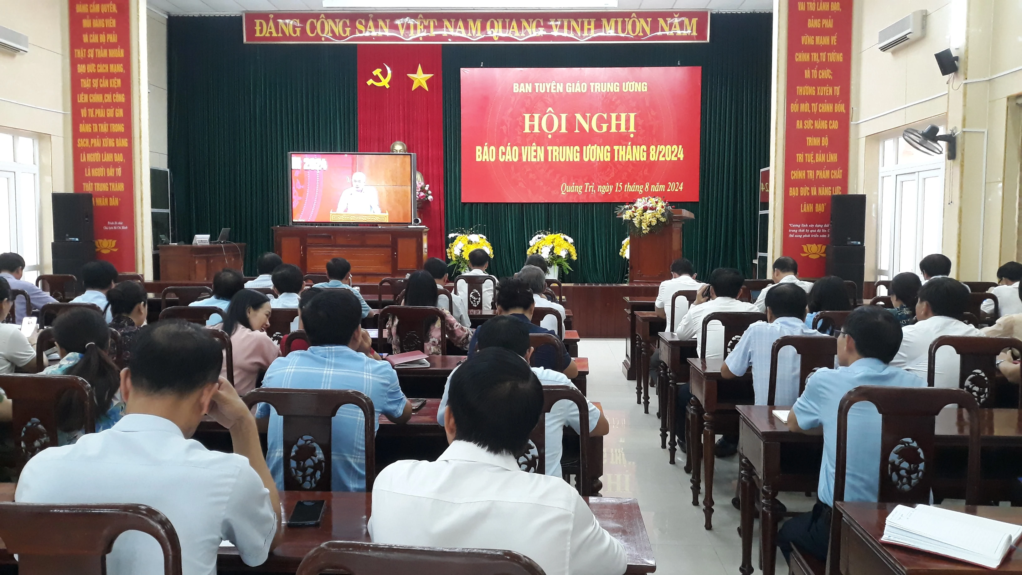 Hội nghị báo cáo viên trung ương tháng 8/2024
