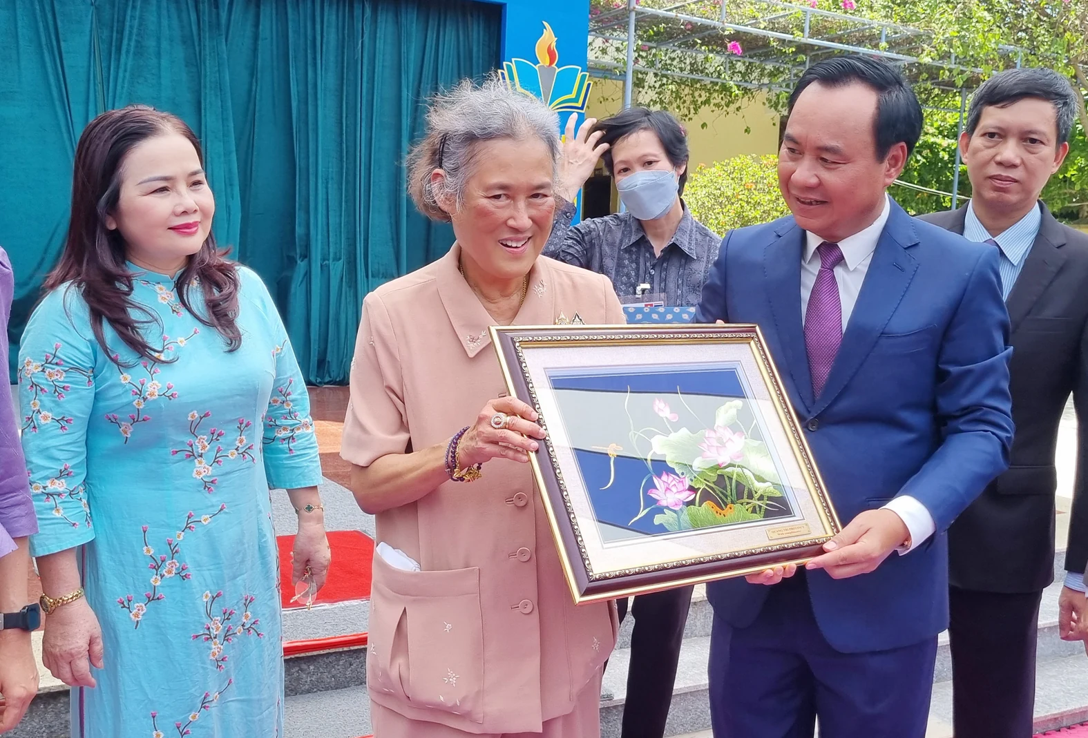Thailand Princess visits primary school in Quang Tri