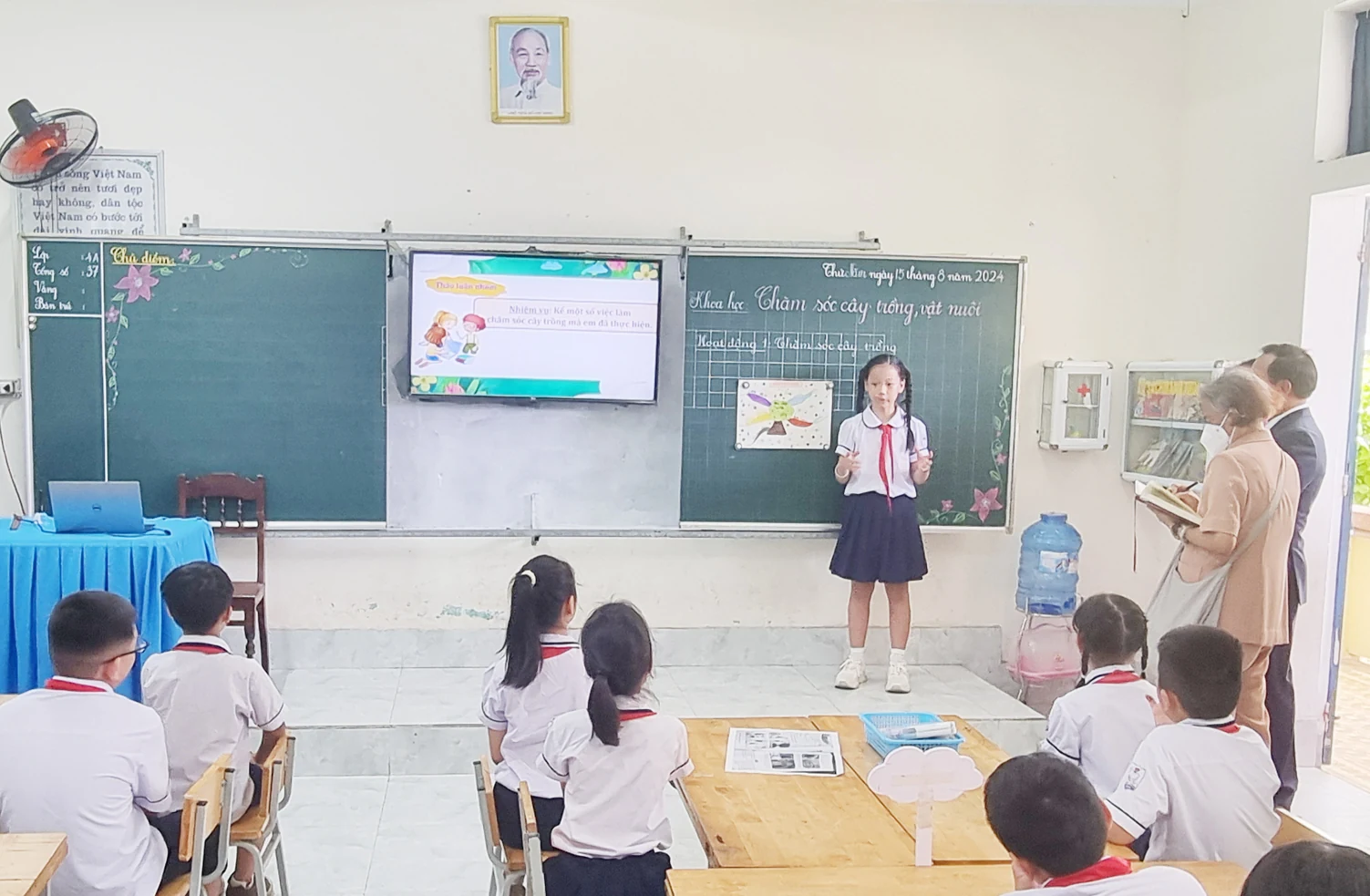Thailand Princess visits primary school in Quang Tri