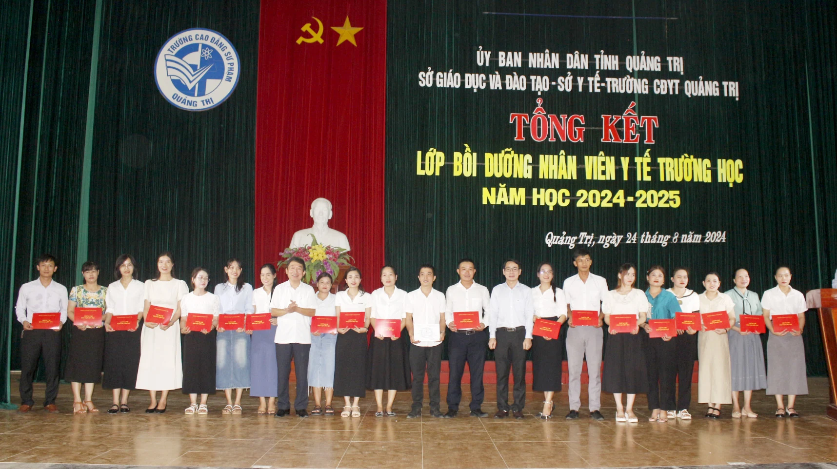 383 học viên được bồi dưỡng kiến thức nhân viên y tế trường học