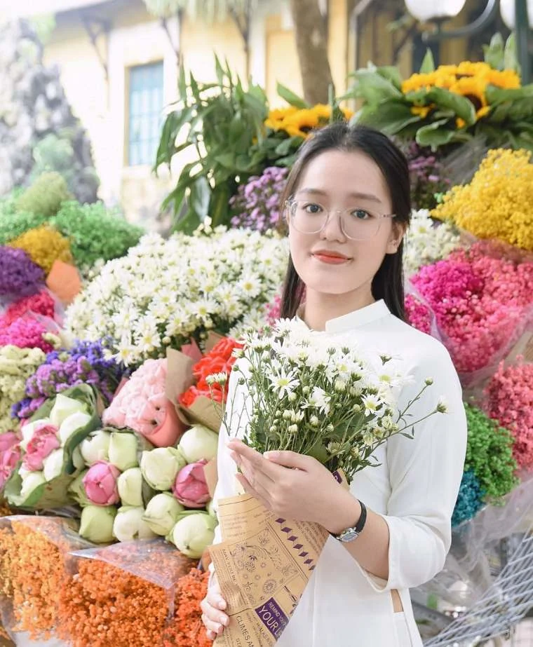 Hơi thở cuộc sống cần thấm đẫm trong mỗi trang văn