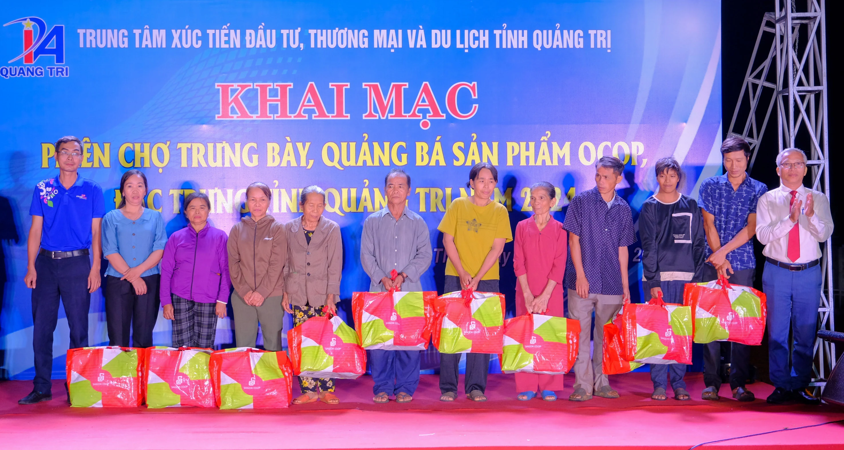 Khai mạc phiên chợ quảng bá sản phẩm OCOP, sản phẩm đặc trưng Quảng Trị 