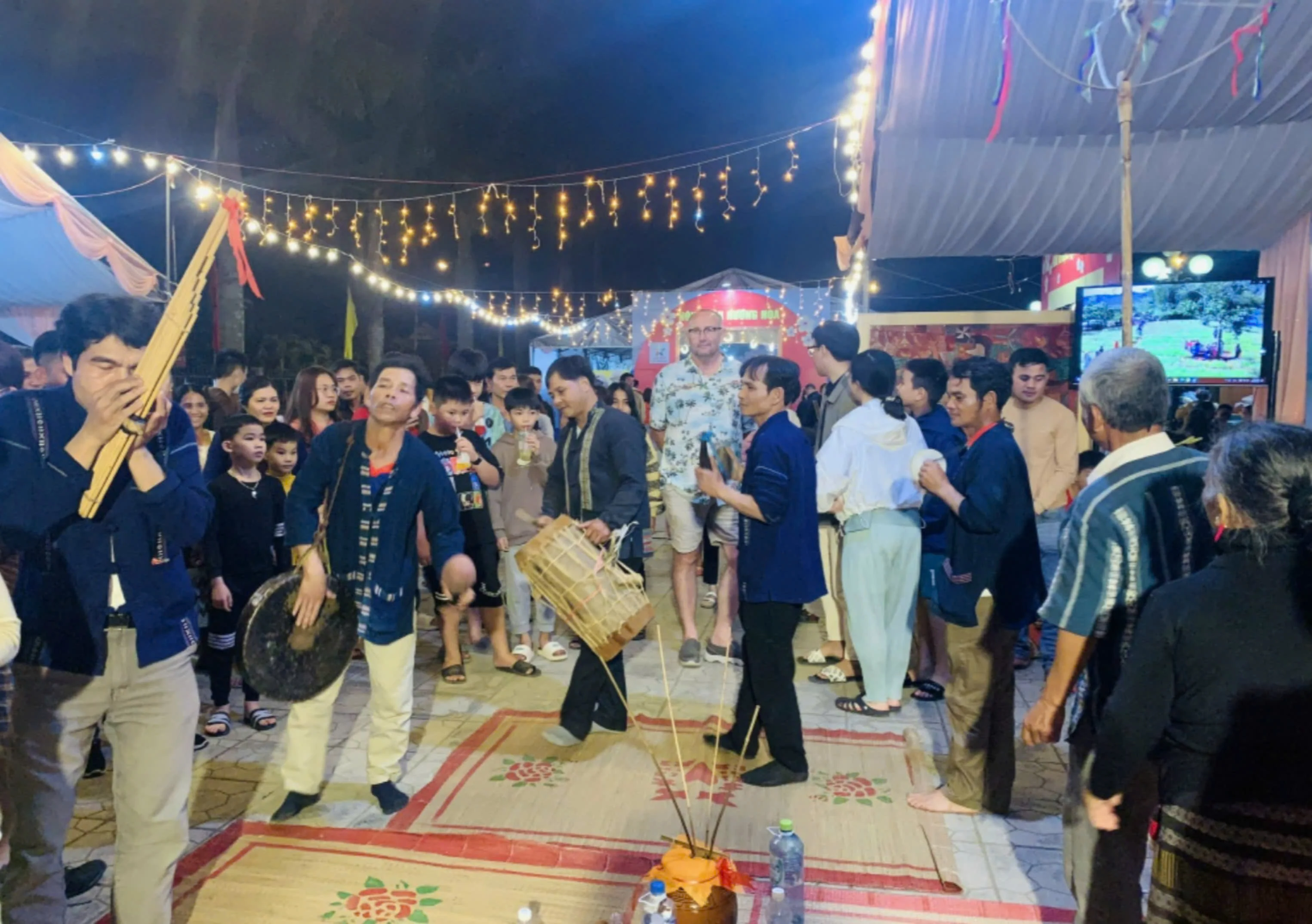 Chăm lo “nền tảng tinh thần” cho đồng bào giữa đại ngàn Trường Sơn. Bài 2: Đánh thức linh hồn dân tộc
