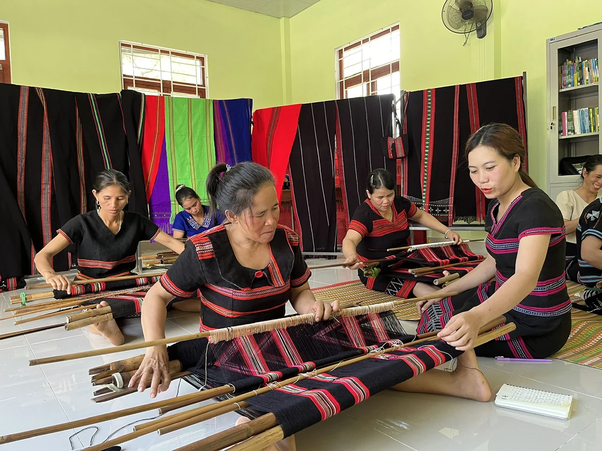 Chăm lo “nền tảng tinh thần” cho đồng bào giữa đại ngàn Trường Sơn. Bài 2: Đánh thức linh hồn dân tộc