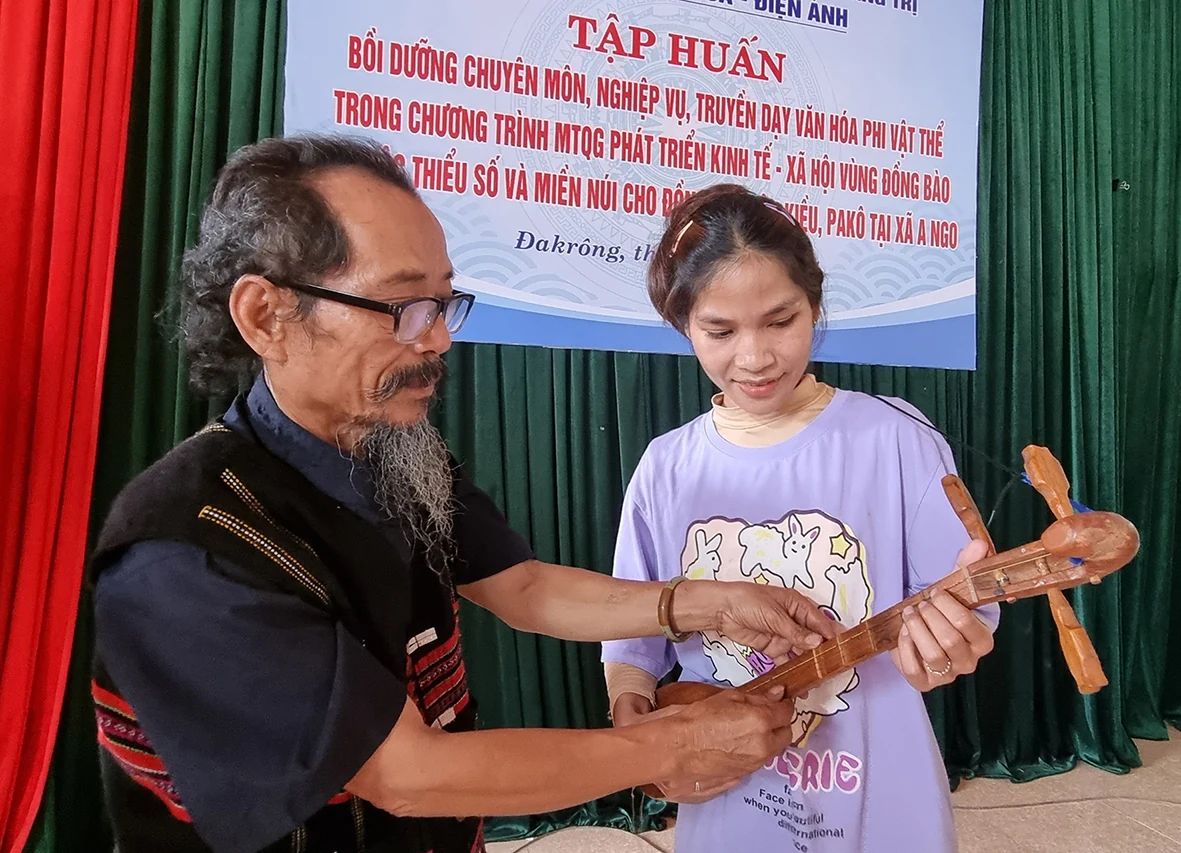 Chăm lo “nền tảng tinh thần” cho đồng bào giữa đại ngàn Trường Sơn. Bài 3: Đảng viên đi trước