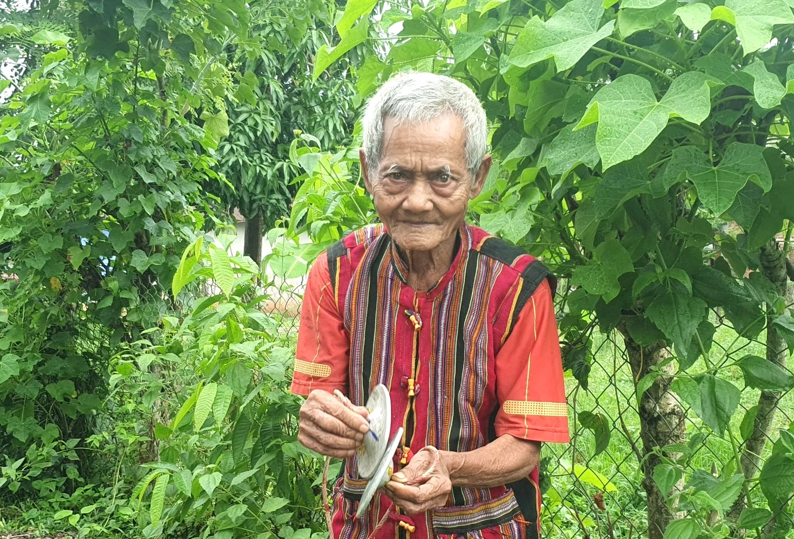 “Phế liệu chiến tranh” hóa thanh âm núi rừng