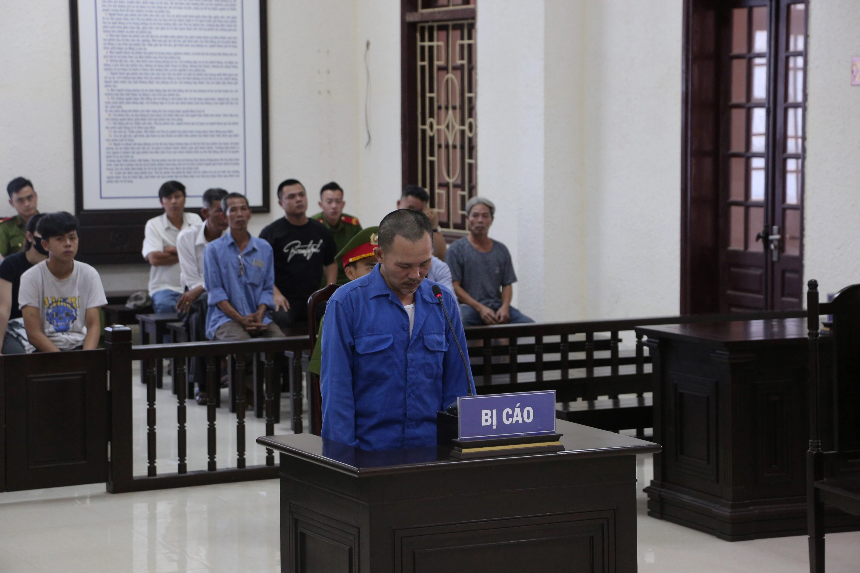 “Xin lỗi các con”!
