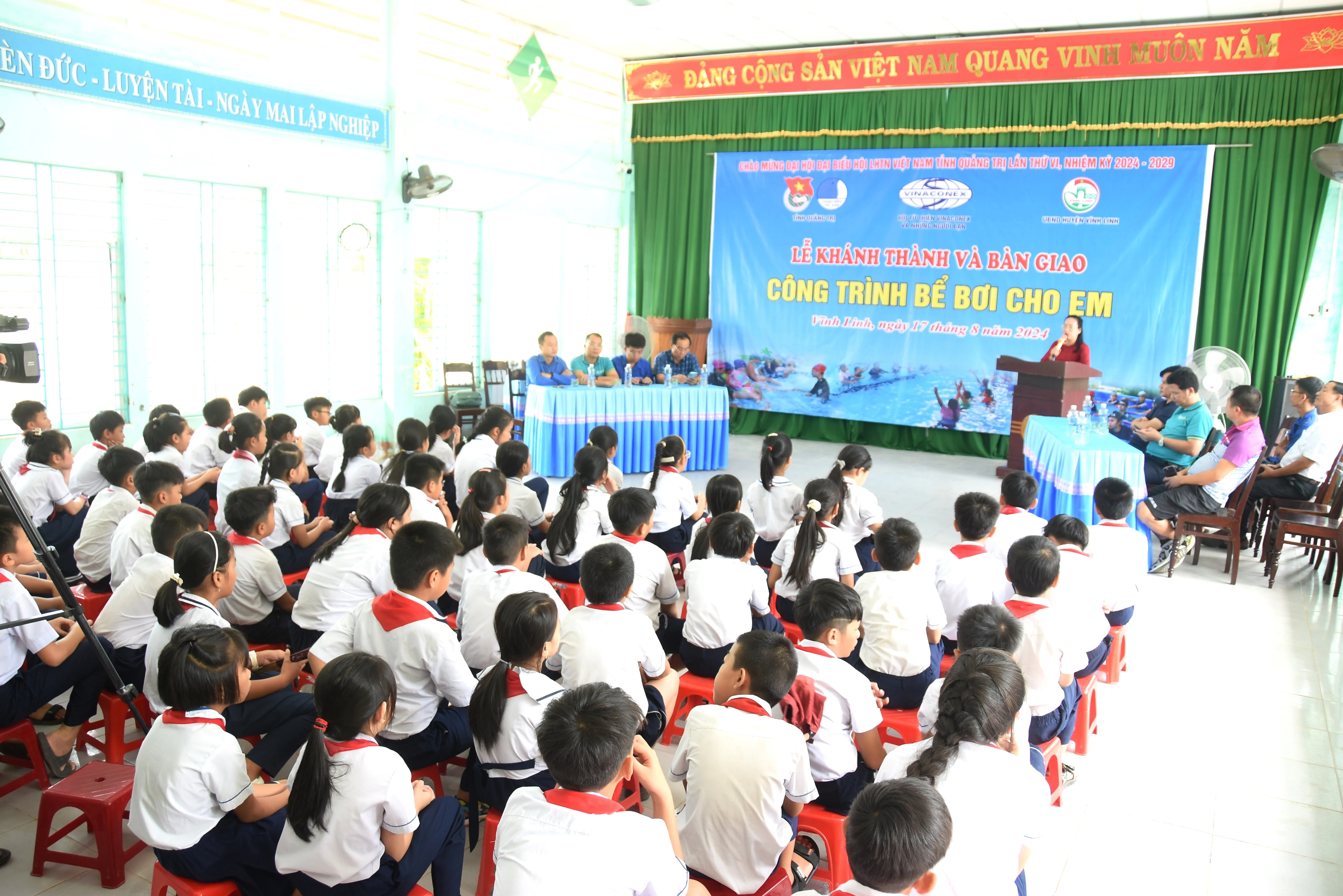 Thêm cơ hội học bơi cho học sinh vùng khó