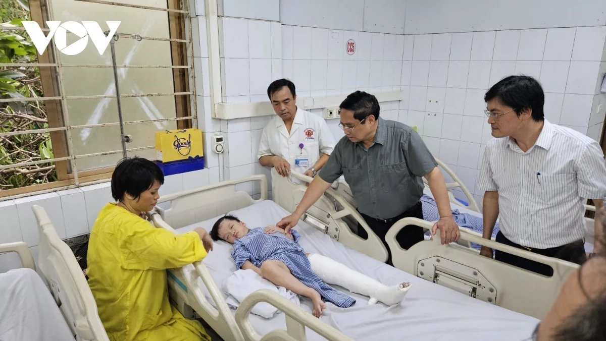 Thủ tướng kiểm tra vùng tâm bão đi qua và chỉ đạo cấp bách khắc phục hậu quả bão số 3