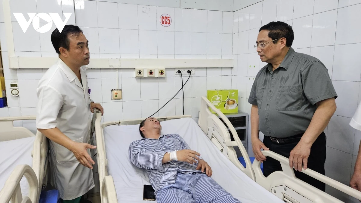 Thủ tướng kiểm tra vùng tâm bão đi qua và chỉ đạo cấp bách khắc phục hậu quả bão số 3