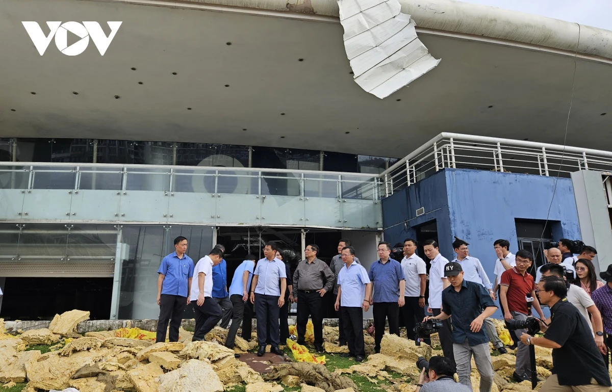 Thủ tướng kiểm tra vùng tâm bão đi qua và chỉ đạo cấp bách khắc phục hậu quả bão số 3