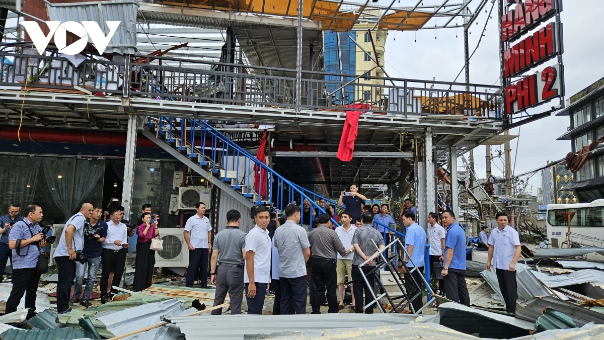 Thủ tướng kiểm tra vùng tâm bão đi qua và chỉ đạo cấp bách khắc phục hậu quả bão số 3