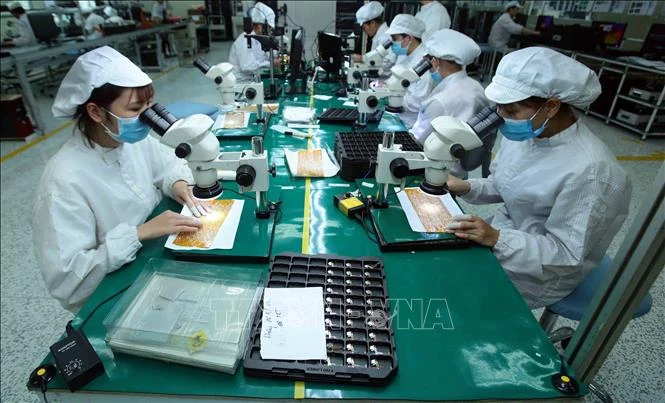 Chuyển đổi số - Động lực quan trọng phát triển lực lượng sản xuất, hoàn thiện quan hệ sản xuất đưa đất nước bước vào kỷ nguyên mới