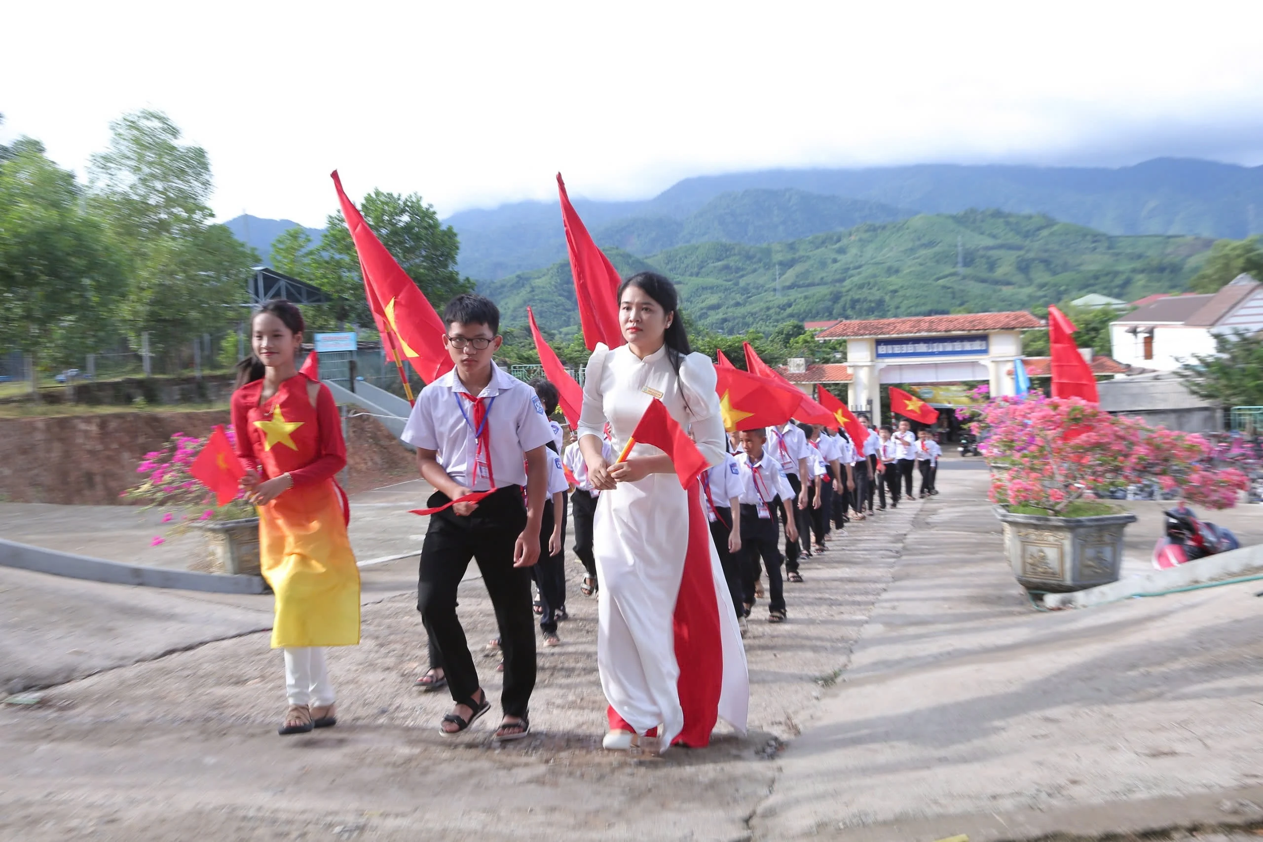 Lãnh đạo tỉnh Quảng Trị dự lễ khai giảng năm học mới tại các địa phương