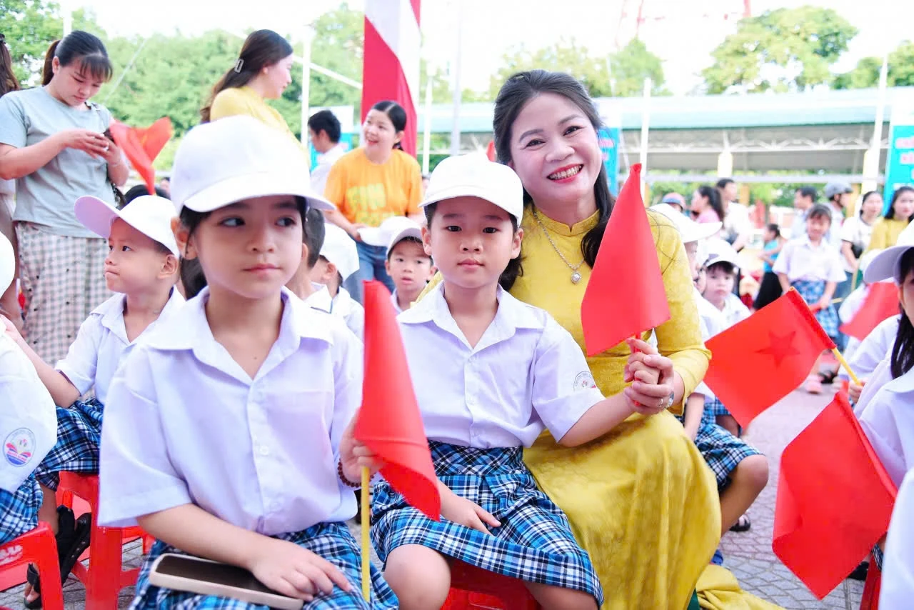 Trường Tiểu học Nguyễn Bá Ngọc đạt chuẩn quốc gia mức độ 1