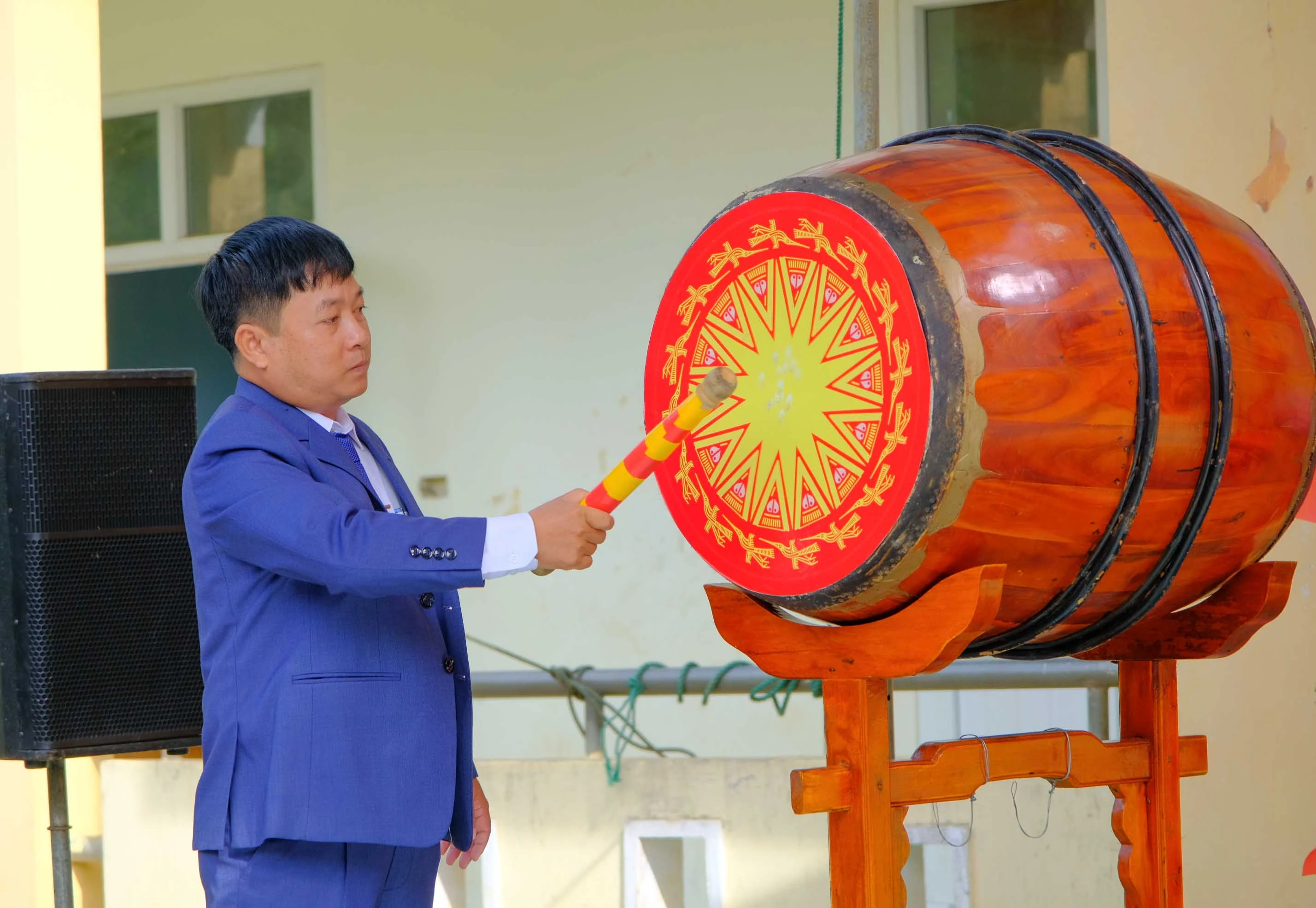 Phó Bí thư Thường trực Tỉnh ủy, Chủ tịch HĐND tỉnh Nguyễn Đăng Quang dự khai giảng tại Trường Phổ thông dân tộc bán trú TH&THCS Hướng Linh