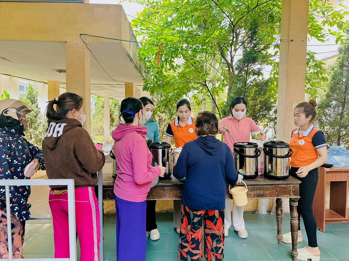 Những nồi cháo ấm áp nghĩa tình