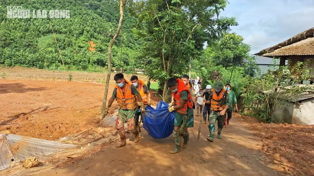 Nỗi đau xé lòng ở Làng Nủ: Tìm thấy thêm 7 thi thể, còn 52 người mất tích