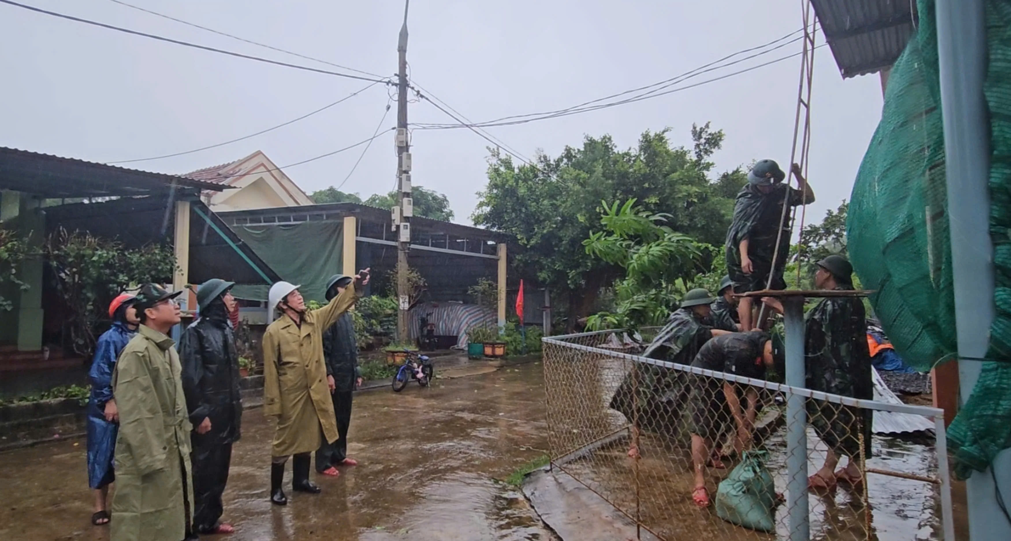 Cồn Cỏ: Khẩn trương giúp dân phòng chống bão số 4