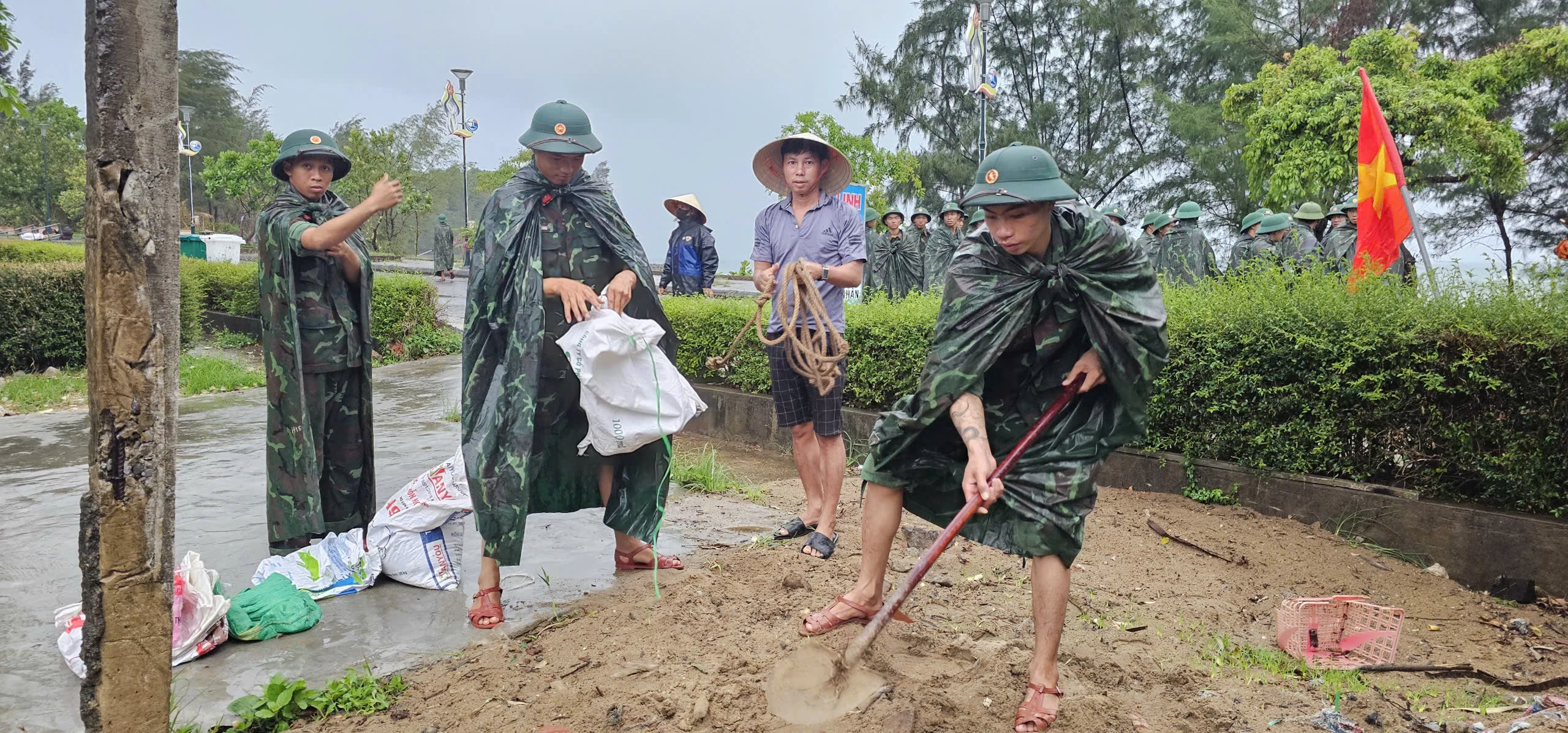 Cồn Cỏ: Khẩn trương giúp dân phòng chống bão số 4