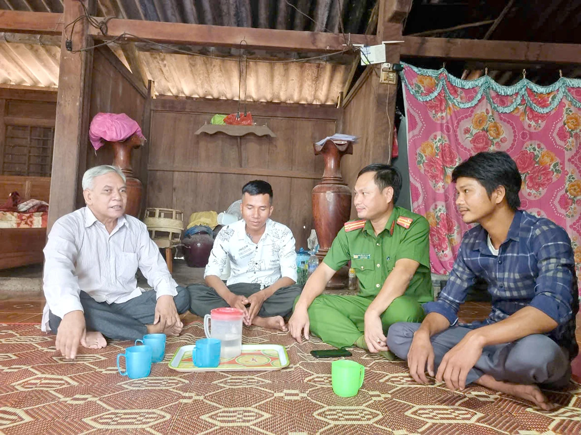 Công an chính quy về xã: Dấu ấn từ việc làm và chiến công