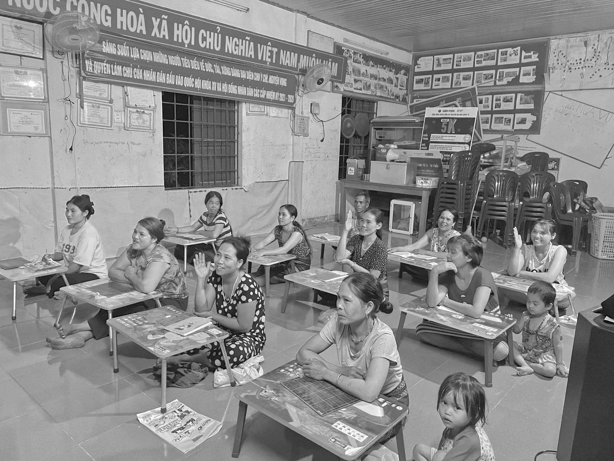 9x Pa Kô tình nguyện xuyên biên giới