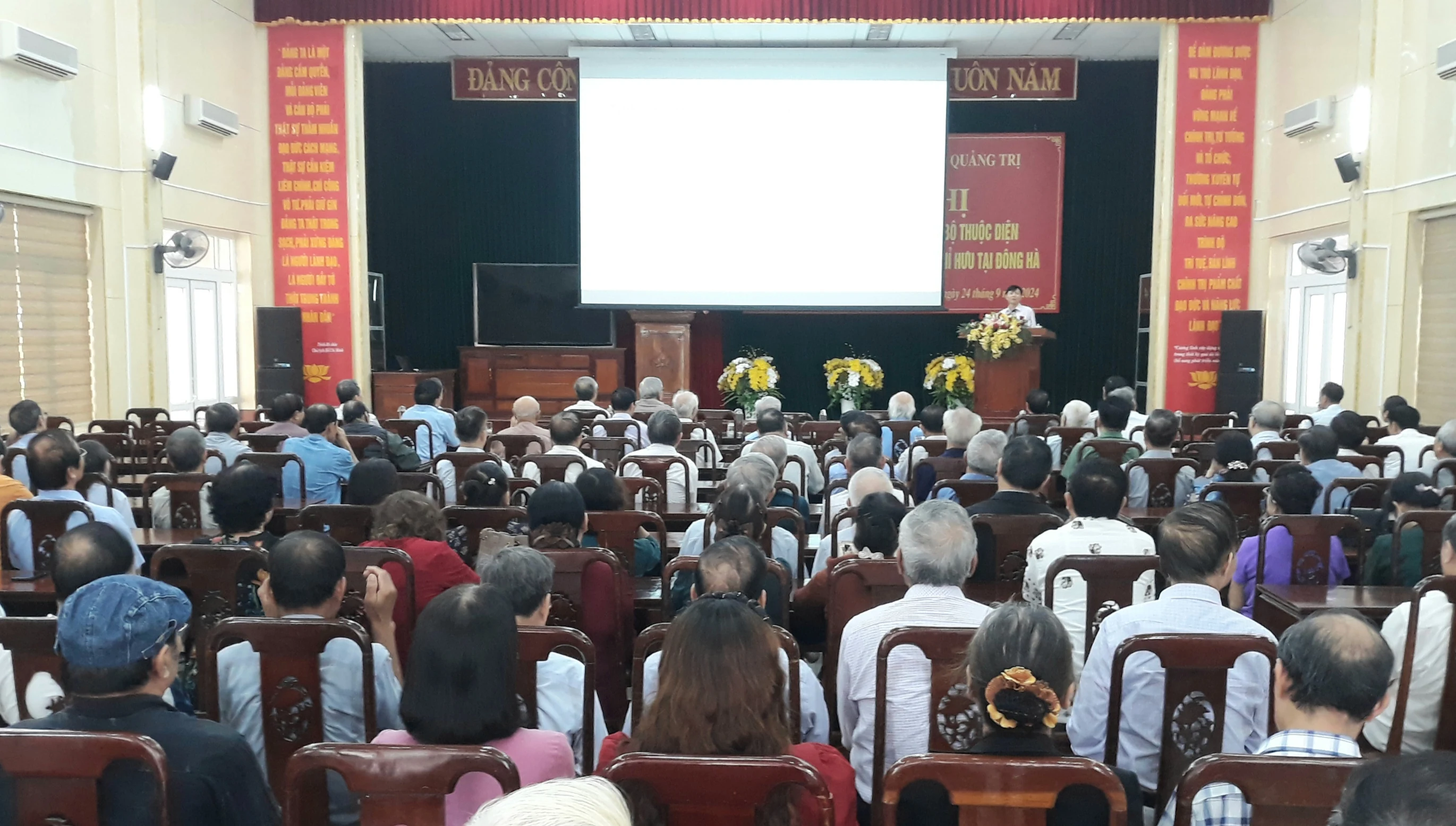 Thông tin định kỳ đối với cán bộ thuộc diện Ban Thường vụ Tỉnh ủy Quảng Trị quản lý đã nghỉ hưu