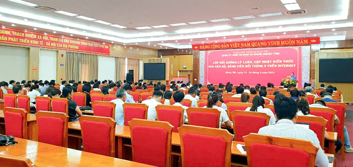 Chuyển đổi số trong học tập lý luận, bài toán khó và lời giải từ Quảng Trị. Bài 2: Nghĩ xa, bàn kỹ, hành động nhanh