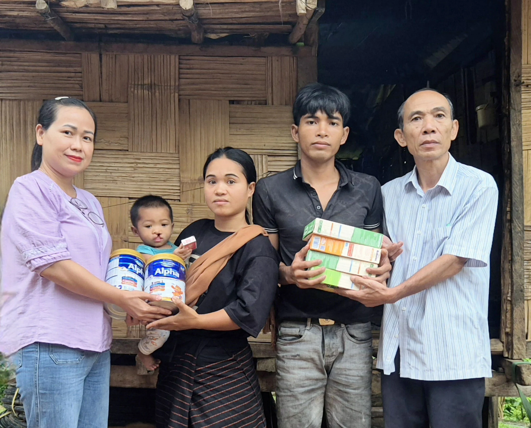 Người bác sĩ Pa Kô tận tâm với dân bản