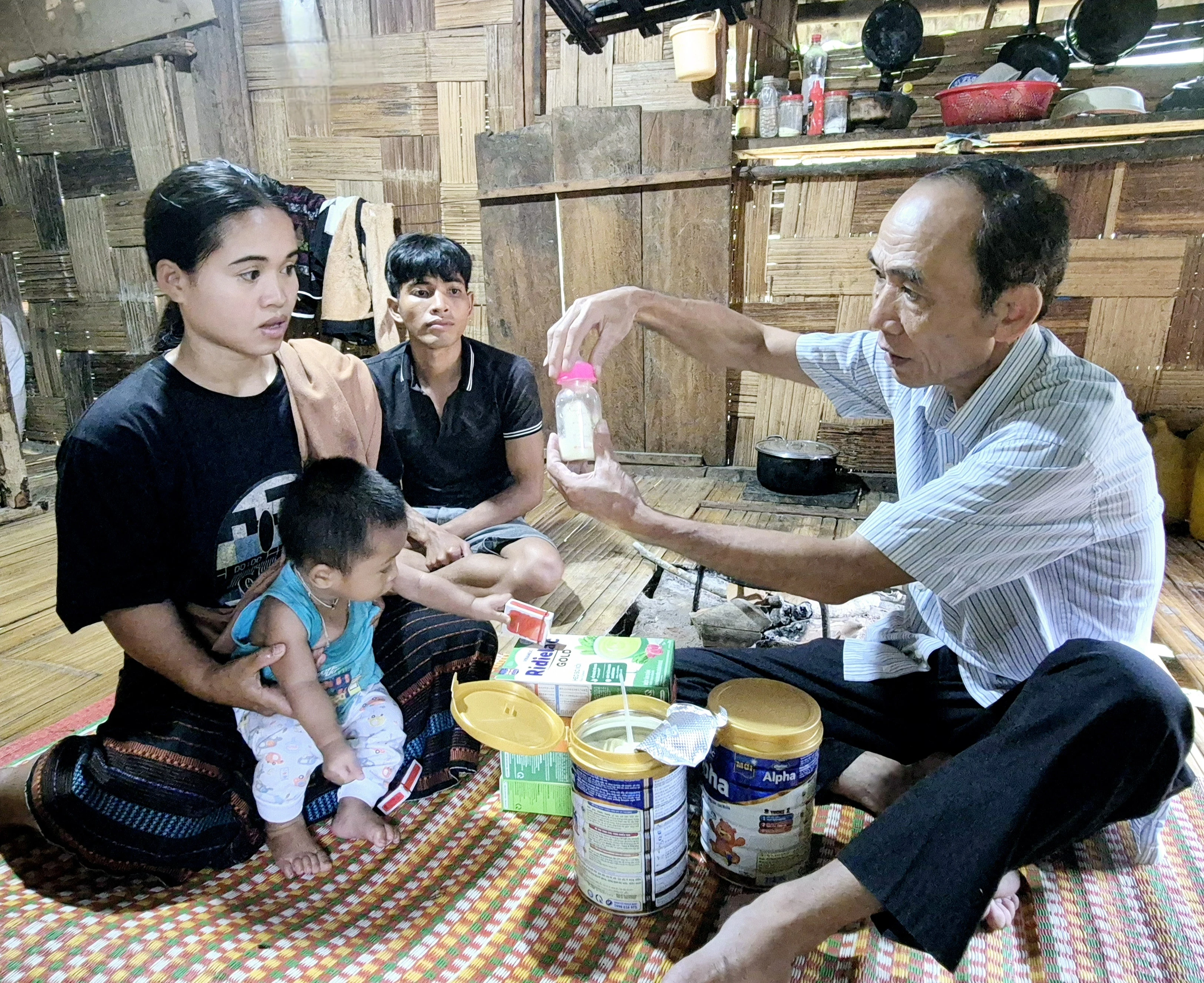 Người bác sĩ Pa Kô tận tâm với dân bản