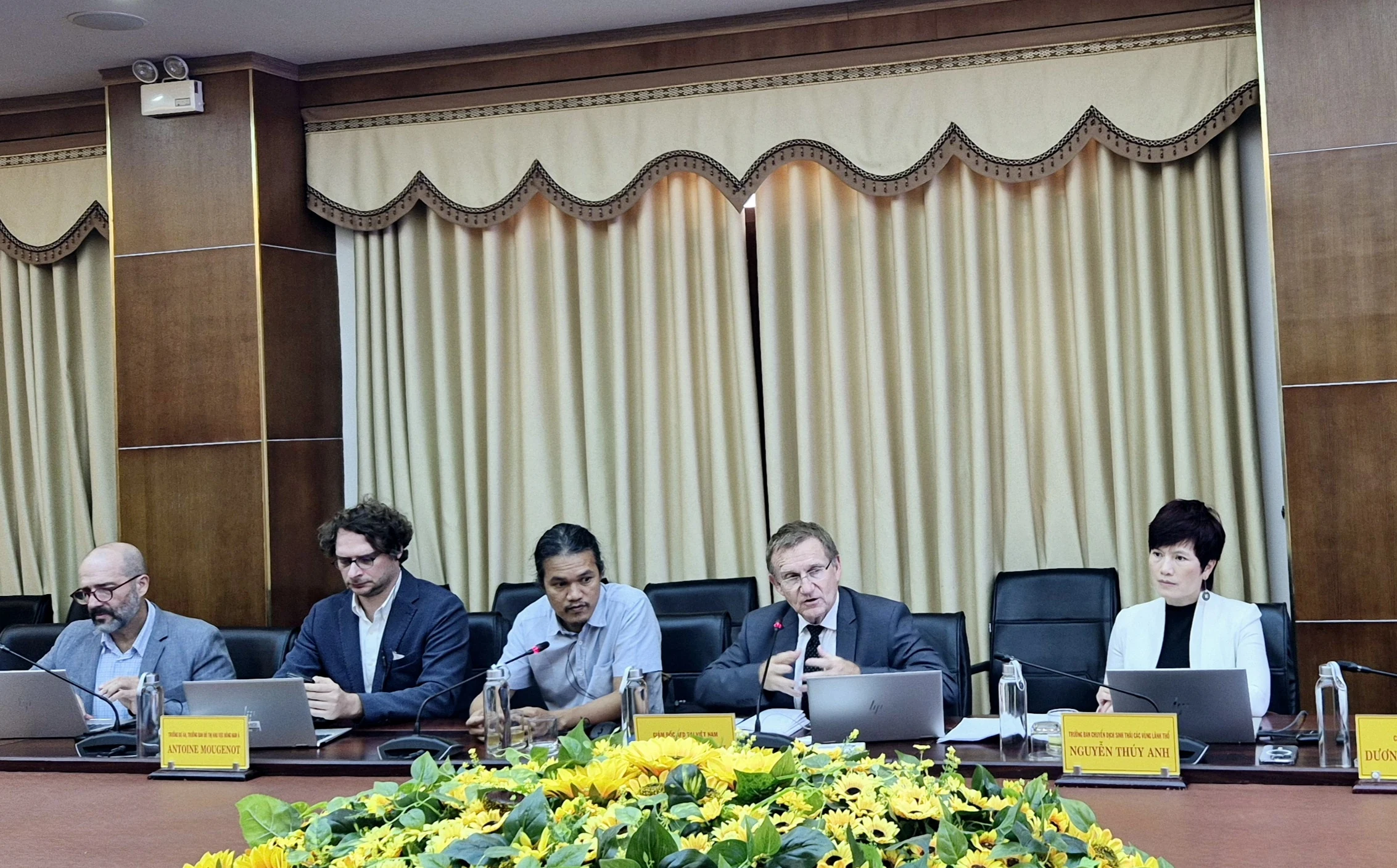 Quang Tri’s leaders meet French Development Agency’s officials