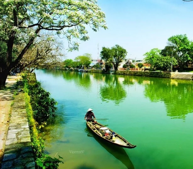 Đến với bài thơ hay: Bờ sông vẫn gió